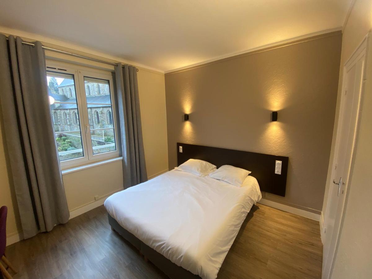 Hotel De La Poste Mortain-Bocage ภายนอก รูปภาพ