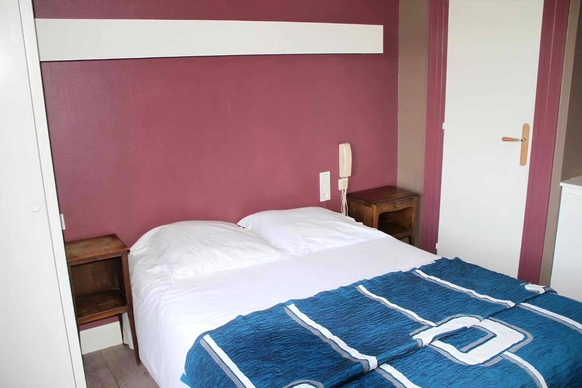 Hotel De La Poste Mortain-Bocage ภายนอก รูปภาพ