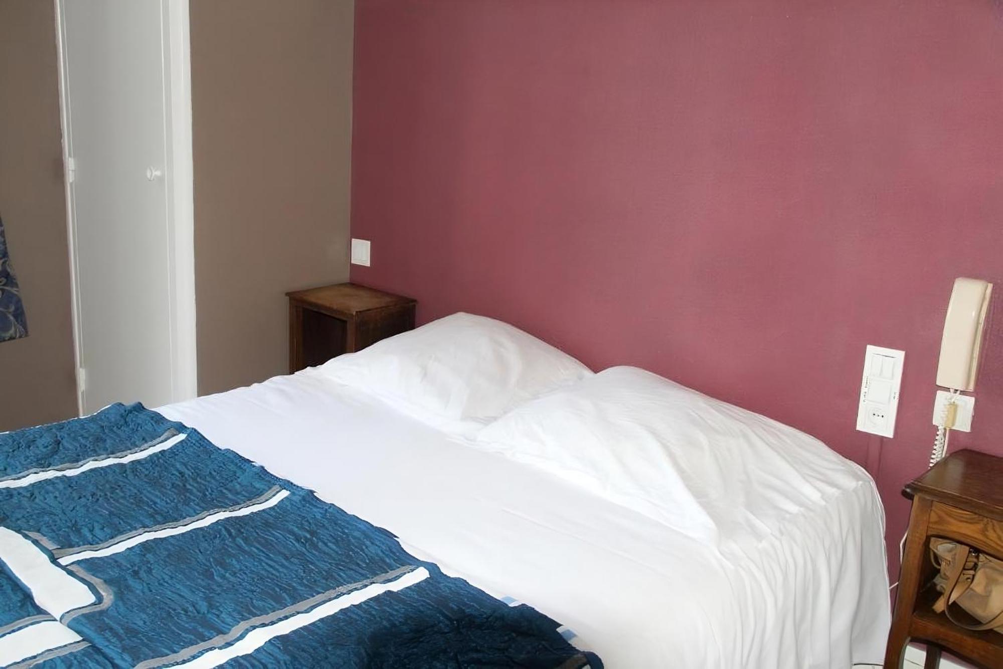 Hotel De La Poste Mortain-Bocage ภายนอก รูปภาพ
